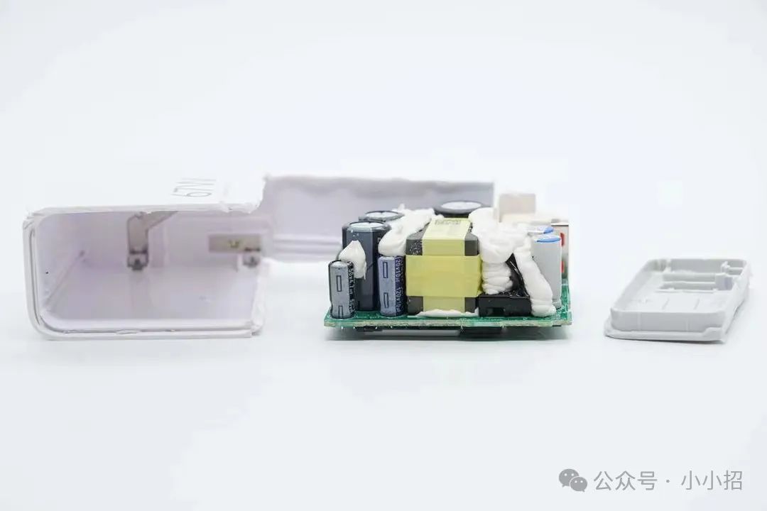担心不拔手机充电器有安全隐患,拔又嫌麻烦可以试试这些方法!